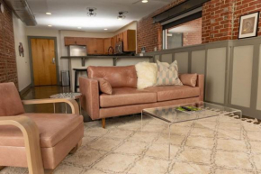 Luxury 2 Br Apartment With Modern Accents Downtown